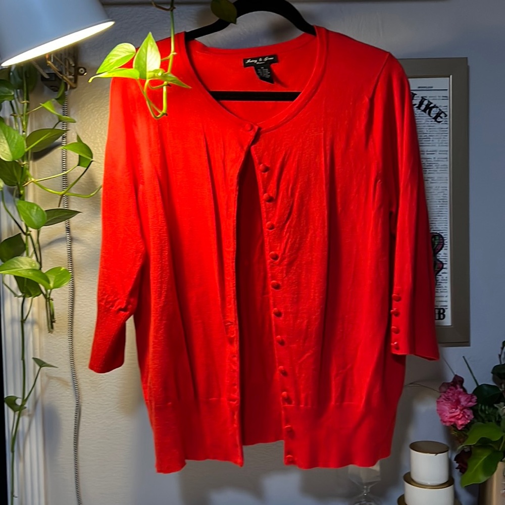Red cardigan 3/4 sleeve and covered buttons